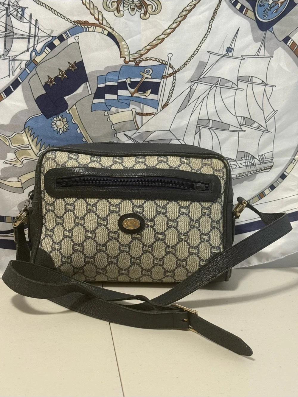 Gucci Beige GG Canvas Crossbody Messenger Bag with Navy Trim